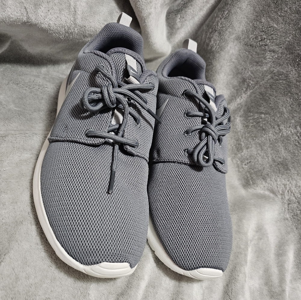 Nike Rosche One Cool Grey Pure Platinum NIB 844994 003 Womens 9 - Picture 8 of 9